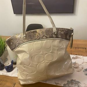 🎉NEW LISTING!🎉 Coach Laura Signature Secret Admirer Python Tie White/Parchment